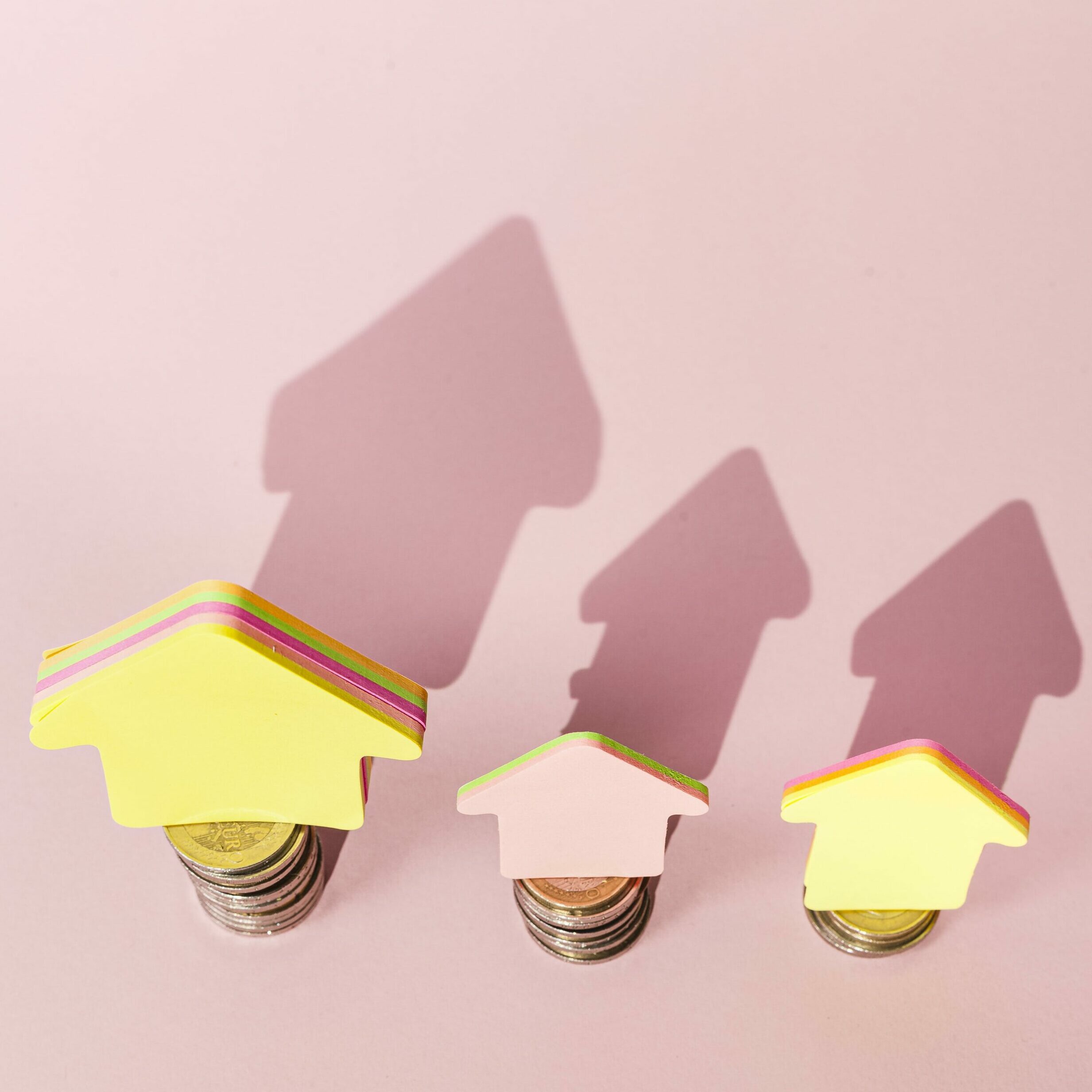 high-view-arrow-standing-coins